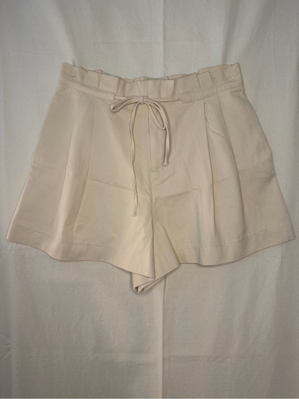 NWOT HYFVE Cream Pleated Drawstring Women's Shorts